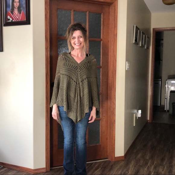 🌸 Le Chateau khaki poncho - Picture 14 of 14